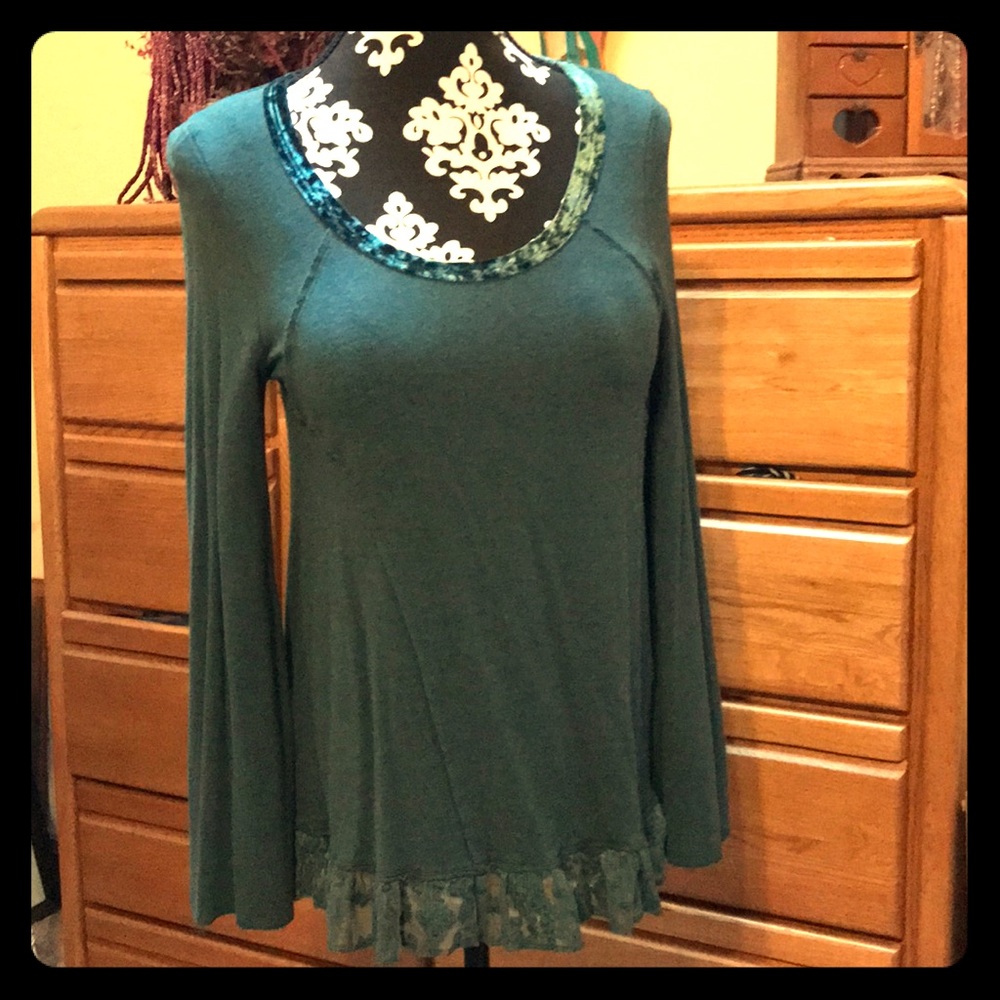 Knox Rose Long-sleeved top- lace & velvet details!